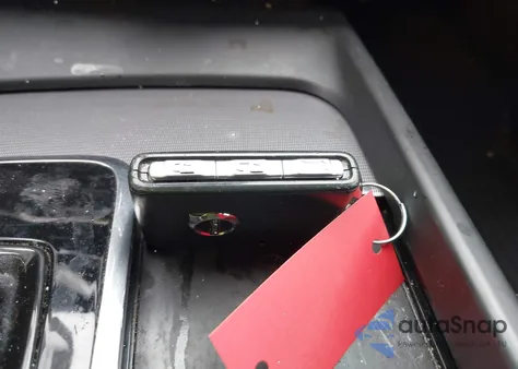 2022 Volvo Xc60 Recharge Plug-In Hybrid T8 R-Design z USA, uszkodzony, nr VIN YV4BR0DMXN1946407